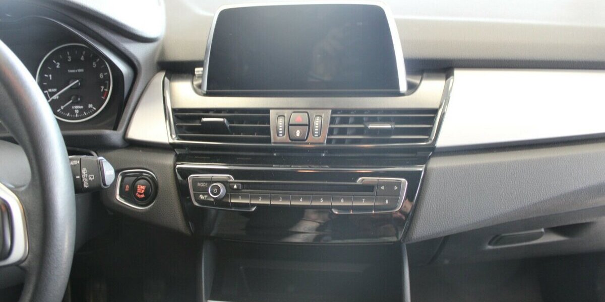 BMW 218 218i Active Tourer Sport 82.216 km 12.980 &euro; Euskirchen 53881