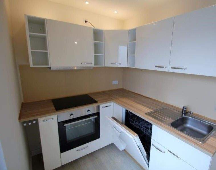 2 ZIMMER APARTMENT MIT EINBAUKÜCHE IM DACHGESCHOSS... 2 zimmer