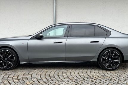 BMW i7 8.961 km 95.900 &euro; München 81245