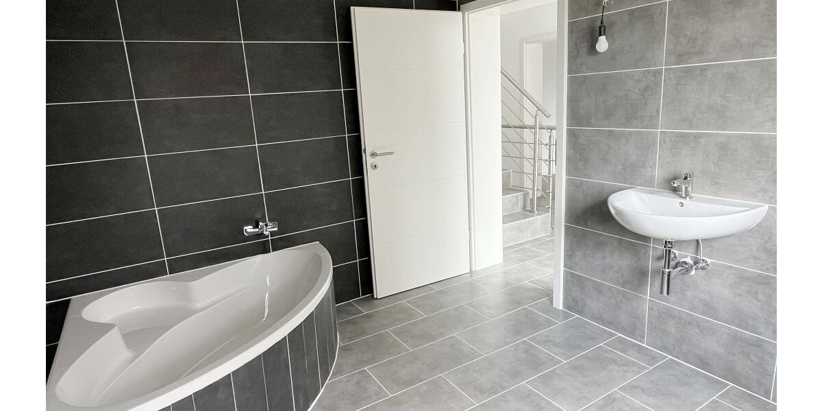 Vielseitig nutzbares Gewerbeanwesen mit großzügigem repräsentativem Wohnhaus zimmer