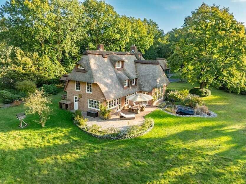 Haus zum Kaufen in Holm 2.480.000 € 279 m²