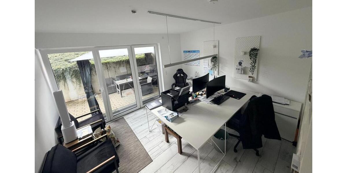 Helles Büro mit Terrasse in Estenfeld zimmer