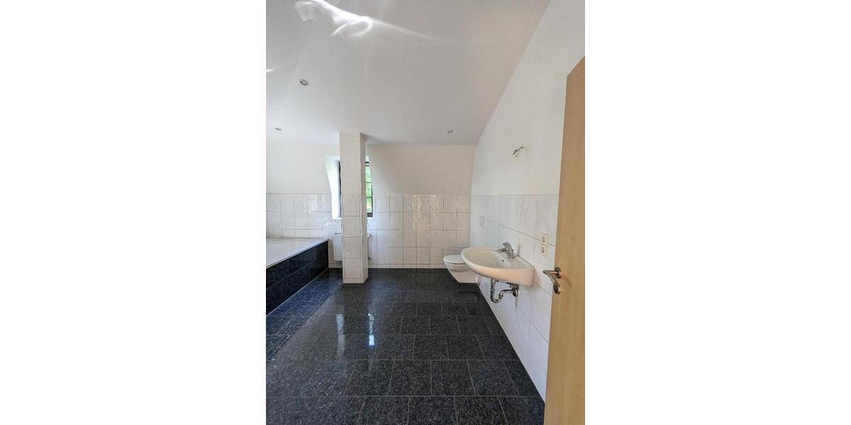 Dachgeschoßwohnung Chemnitz Altendorf - 5 Zimmer, 280 m&sup2;, 1.270&euro; | Angebot:25447488