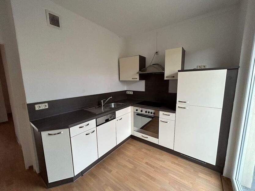 Die Einbauküche ist schon da. Nachmieter für 3-Zimmer-Wohnung mit Wanne und Balkon gesucht. 3 zimmer