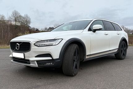 Volvo V90 Cross Country 324.985 km 15.800 &euro; Laufeld 54533