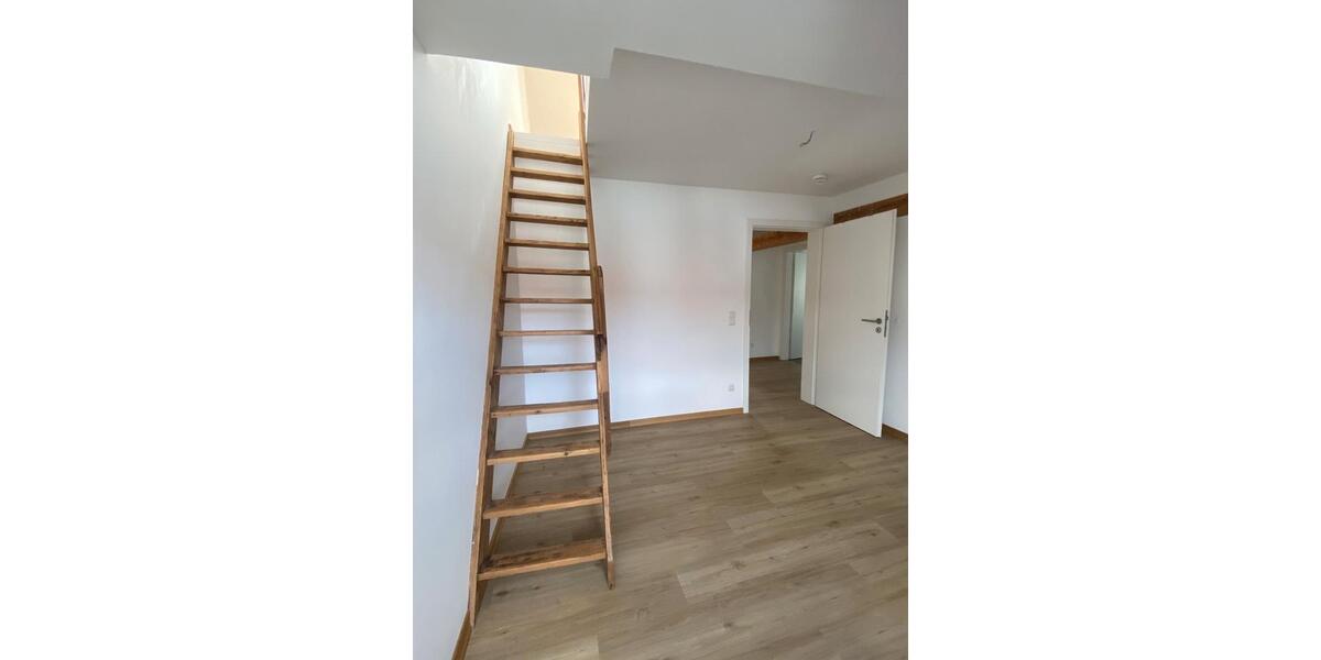 Dachgeschoßwohnung Rostock Hansaviertel - 2.5 Zimmer, 92 m&sup2;, 1.280&euro; | Angebot:26239871