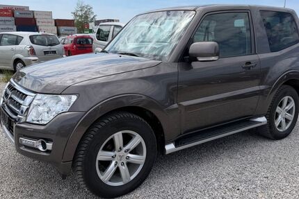 Mitsubishi Pajero 185.000 km 18.880 &euro; München 81829