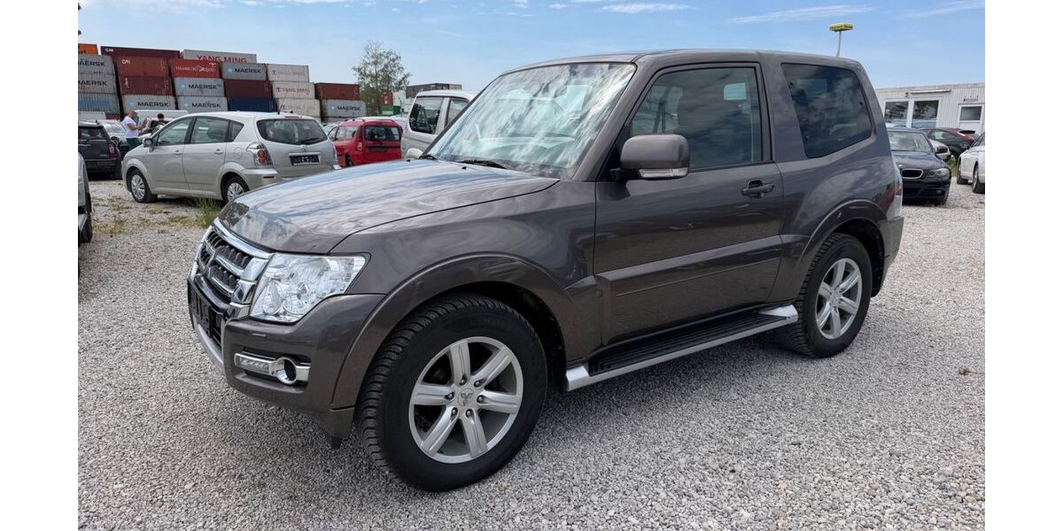 Mitsubishi Pajero 185.000 km 19.499 &euro; München 81829