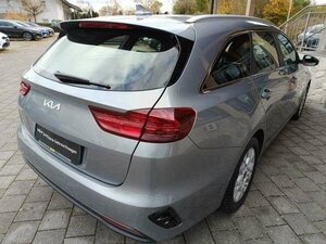 Kia Ceed SW / ceed SW CEED SW 1.5T AUTOMATIK VISION |K 24.185 km 23.490 € Höhenkirchen-Siegertsbrun 85635