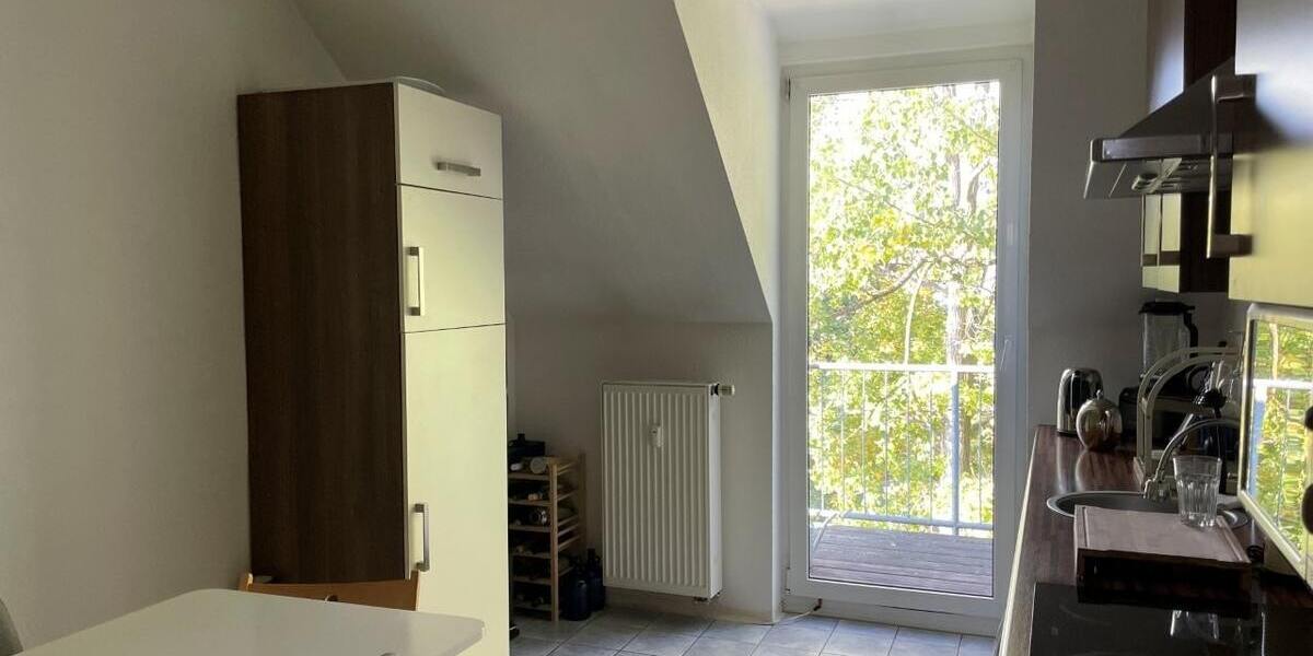 Gepflegte DG-Wohnung mit EINBAUKÜCHE, Balkon und Tageslicht-Bad ab 01.12. frei! 2 zimmer
