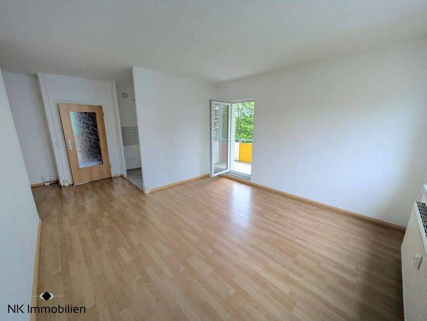 ++ schöne & günstige 3-Raum-Wohnung - großer Balkon mit Ausblick ins Grüne ++