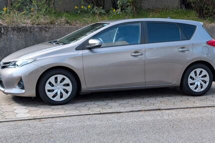 Toyota Auris 54.850 km 9.500 &euro; Hamburg 21077
