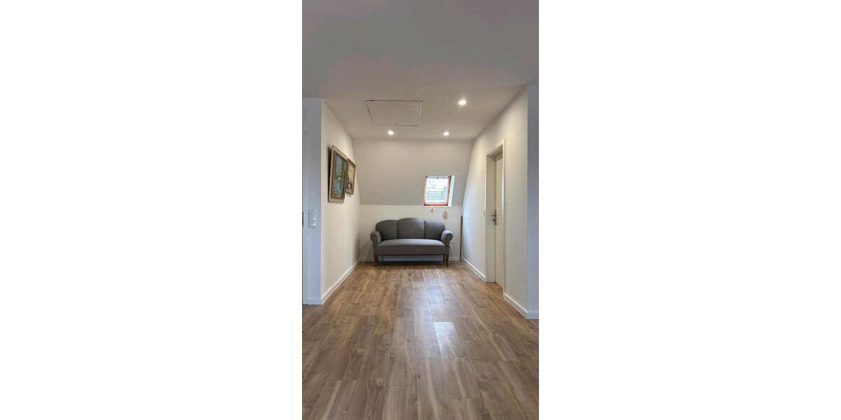 Dachgeschoßwohnung Neumünster Böcklersiedlung - 2 Zimmer, 75 m&sup2;, 725&euro; | Angebot:25378505