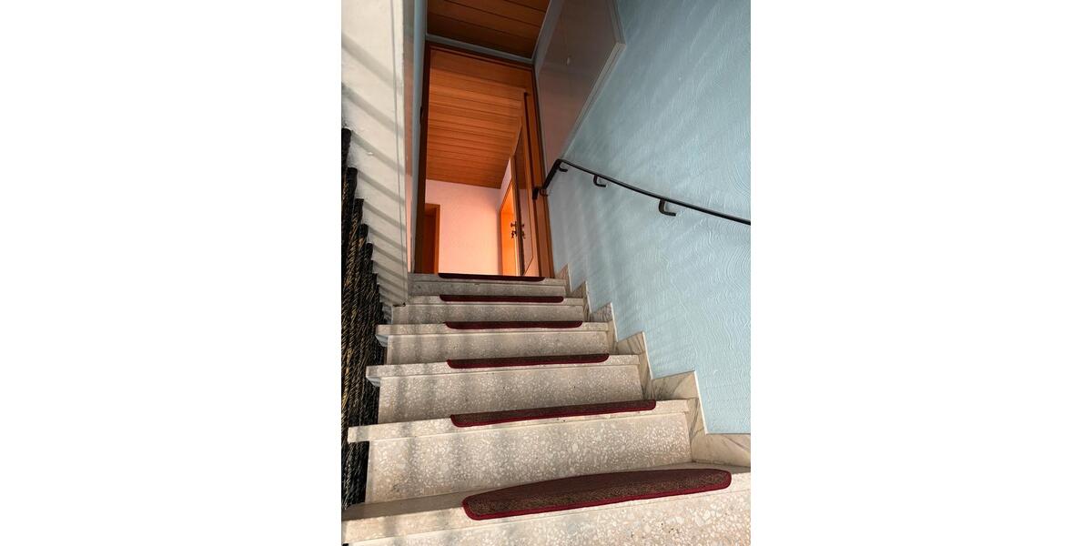 Wohnung Obergeschoss mit Dachgeschoss 100m2 1 zimmer