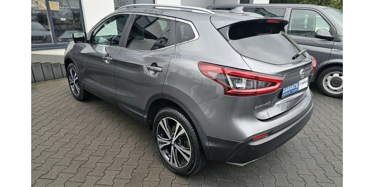 Nissan Qashqai N-Connecta NAVI PANO. Kamera 360° 129.421 km 11.990 &euro; Löhne 32584
