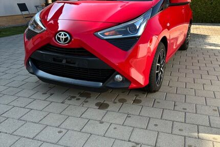 Toyota Aygo (X) 102.500 km 7.990 &euro; Schrobenhausen 86529
