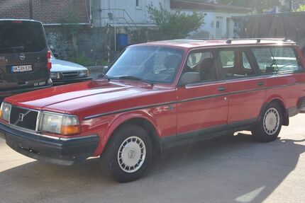 Volvo 240 406.000 km 3.000 &euro; Neunkirchen 66538