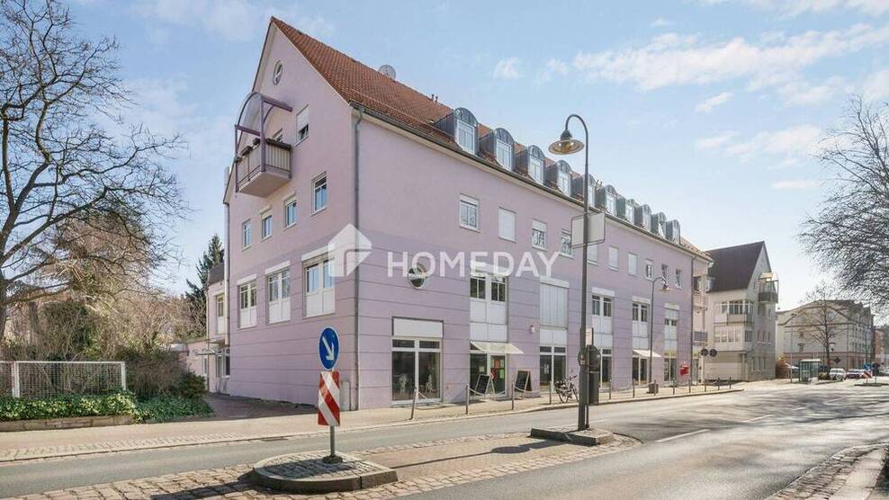 Sofort bezugsfrei: Gepflegte Dachgeschosswohnung mit Aufzug, Tiefgaragenstellplatz in zentraler Lage 1 zimmer