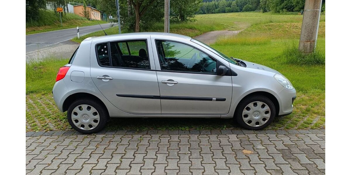 Renault Clio 120.000 km 2.400 &euro; Sehma 09475