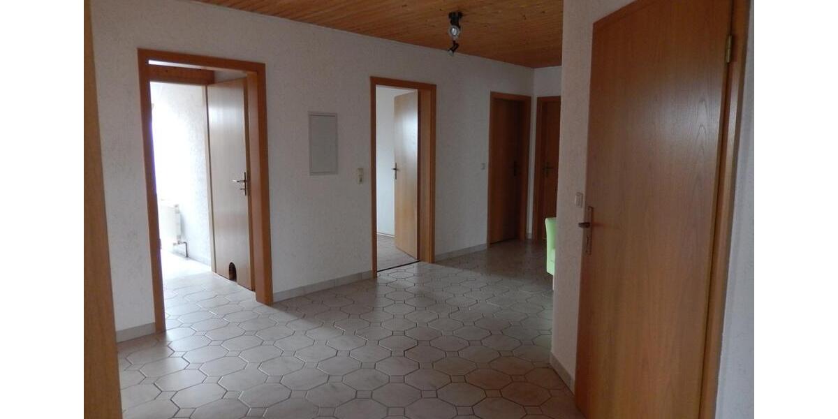 Dachgeschoßwohnung Kemnath - 4 Zimmer, 110 m&sup2;, 680&euro; | Angebot:25539765