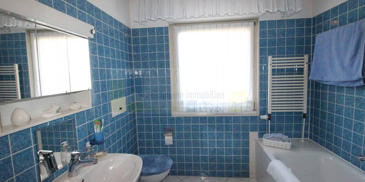 Wohnen auf einer Ebene mit Weitblick: Gepflegter Bungalow mit Einliegerwohnung, sonnigem Garten und Panorama in Toplage von Blumberg! 5 zimmer