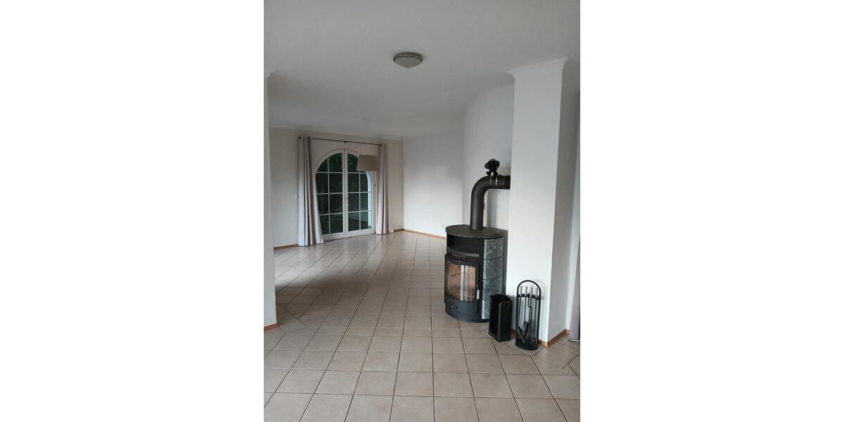 Einfamilienhaus Eiterfeld - 5 Zimmer, 200 m&sup2;, 1.600&euro; | Angebot:24867591