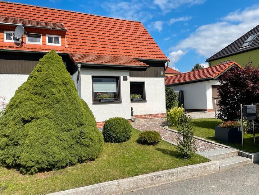 Renovierte Doppelhaushälfte zum direkt einziehen