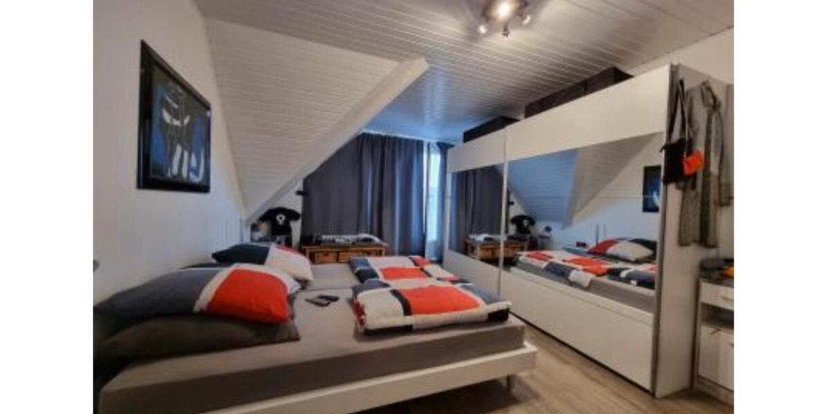 Dachgeschoßwohnung Hamminkeln - 4 Zimmer, 98 m&sup2;, 930&euro; | Angebot:25421963