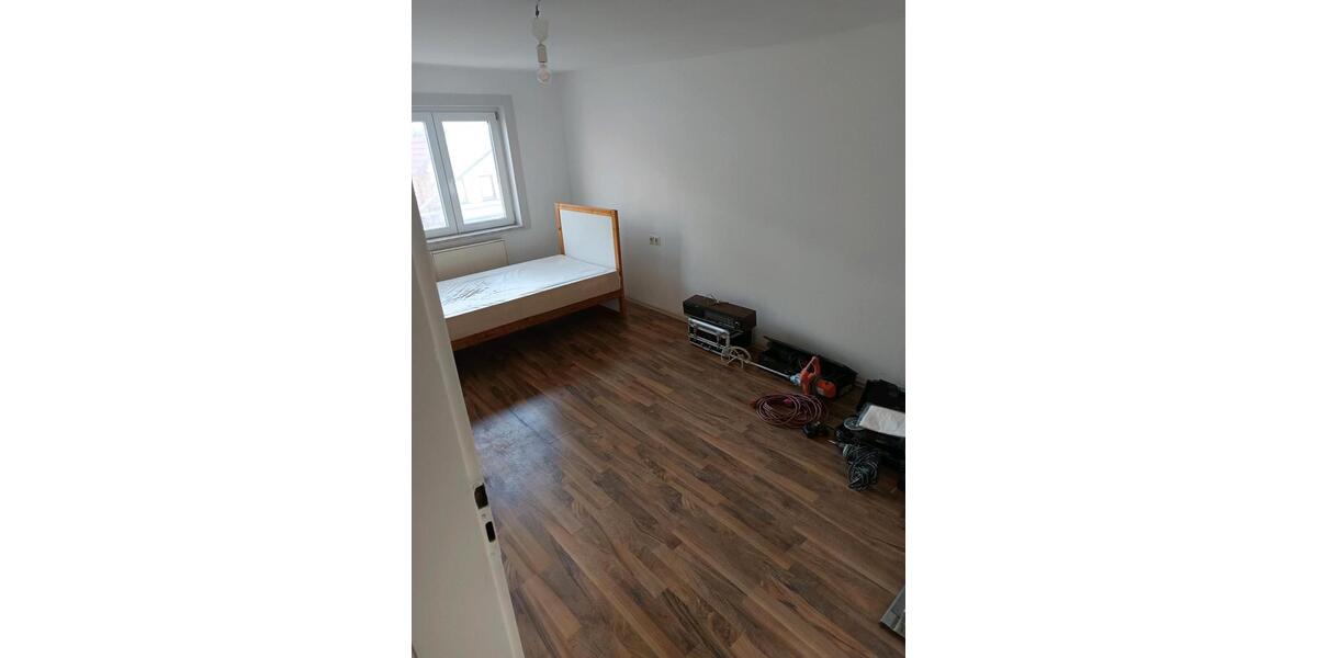 4 Zimmer Altbau ca 80 m² 4 zimmer