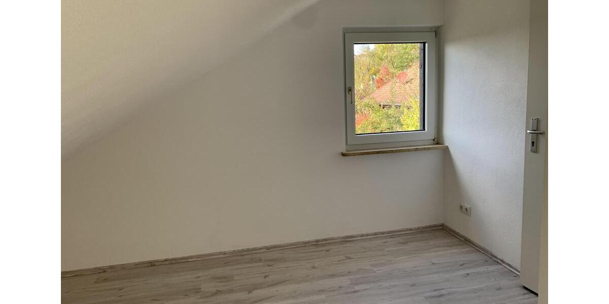 Dachgeschoßwohnung Schwanfeld - 1 Zimmer, 50 m&sup2;, 400&euro; | Angebot:26402601