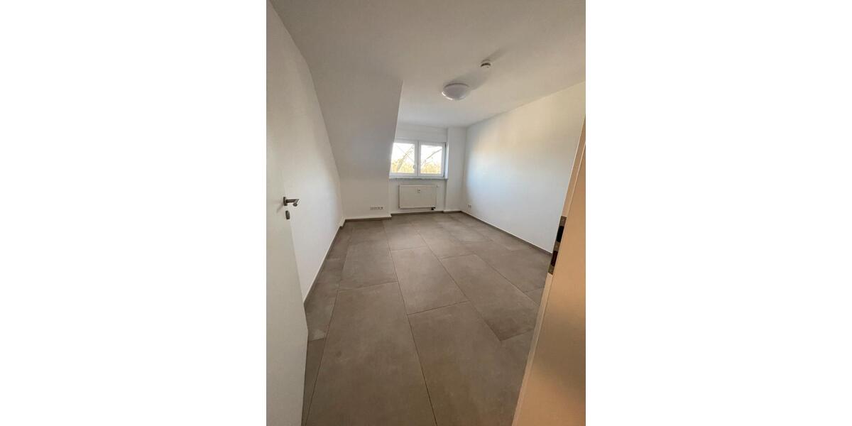 Dachgeschoßwohnung Haßfurt - 4 Zimmer, 105 m&sup2;, 990&euro; | Angebot:25311912