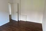 Erstbezug nach Renovierung - 3 ZW im 1. OG mit Balkon zum Innenhof, modernes Tageslichtbad mit Badewanne - ab sofort bezugsbereit