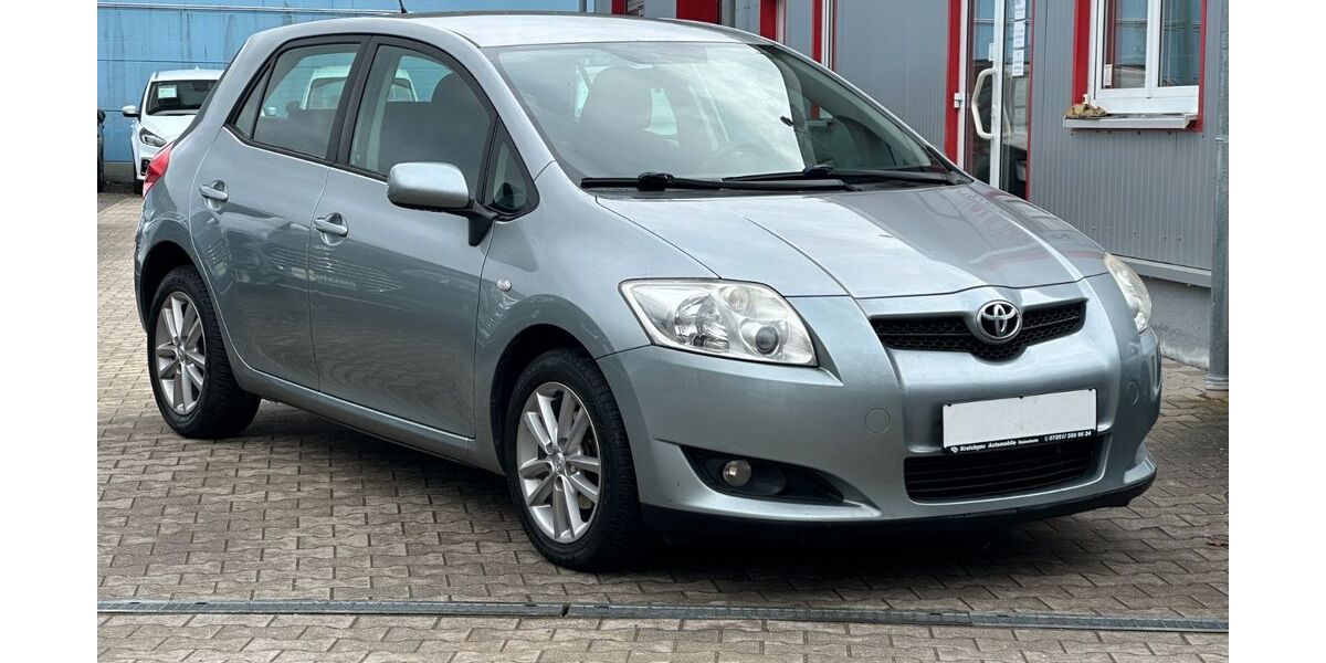 Toyota Auris 208.000 km 2.995 &euro; Bruchsal-Helmsheim 76646