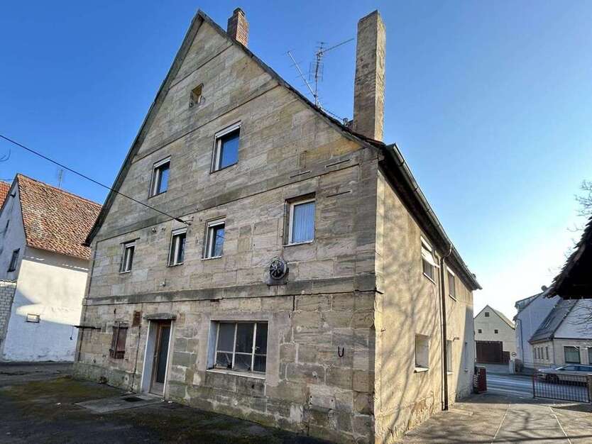 Haus zum Kaufen in Eckental 399.000 € 648 m²