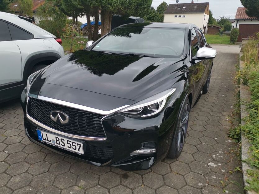 INFINITI Q30 91.000 km 17.200 € Prittriching 86931