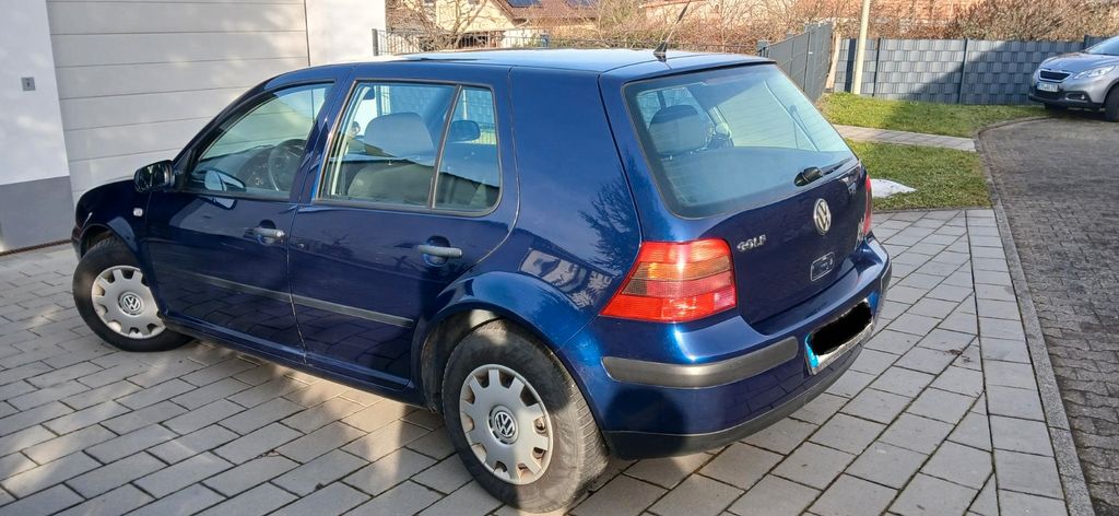 VW Golf 142.400 km 2.650 &euro; Diez 65582