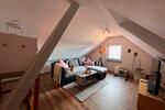 schöne Dachgeschoss Wohnung. 2 zimmer