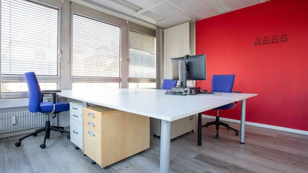 Helle Büroräume in zentraler Lage mit Skylineblick - All-in-Miete