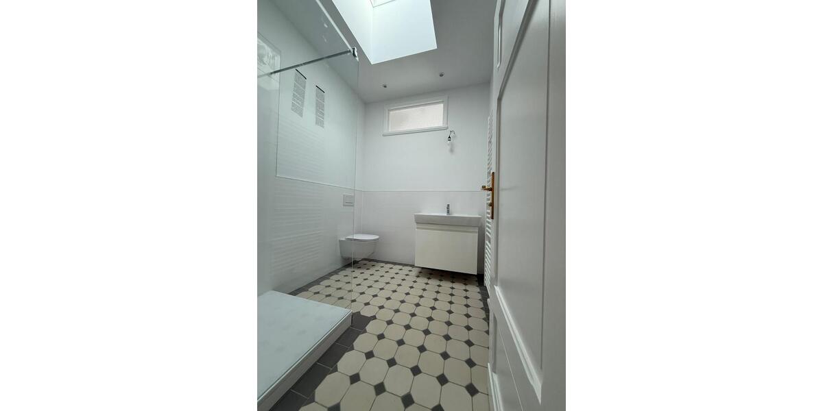 Dachgeschoßwohnung Berlin Steglitz-Zehlendorf - 2 Zimmer, 80 m&sup2;, 1.512&euro; | Angebot:25510565