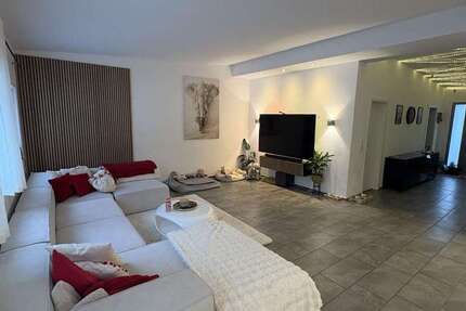 Haus Leichlingen - 8 Zimmer, 293 m&sup2;, 2.190&euro; | Angebot:24844257