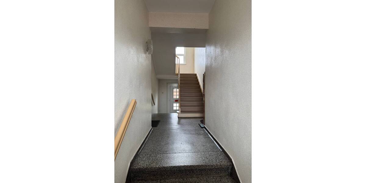 3 Zimmer Wohnung im 1. OG mit ca. 86qm - NEUE Küche - frei ab 01.01.2026 3 zimmer