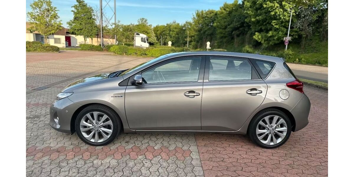 Toyota Auris 113.000 km 7.731 &euro; Hamburg 22527