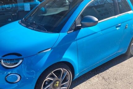 Abarth 500 1.001 km 36.550 &euro; Gröbenzell 82194