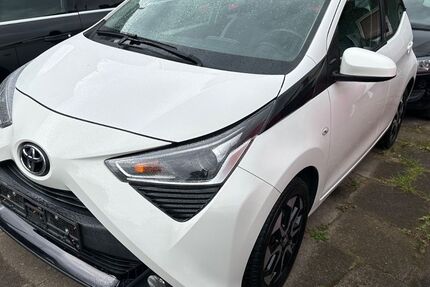 Toyota Aygo (X) 5.100 km 9.799 &euro; Bremen 28215