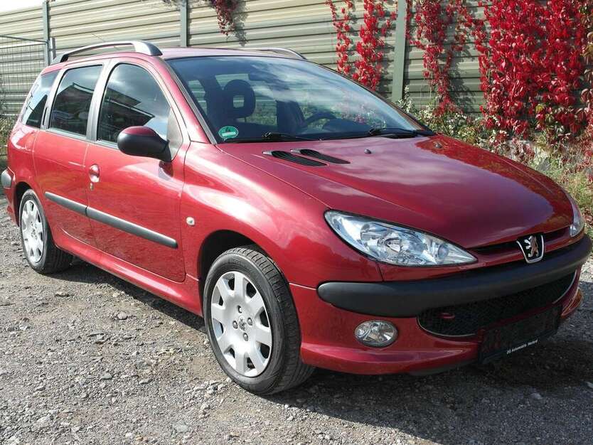 Peugeot 206 124.000 km 1.999 € Porta Westfalica 32457