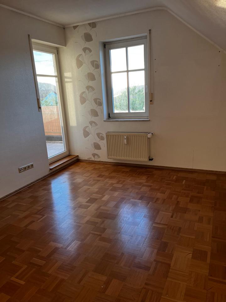 Schöne 3Zimmer-Wohnung mit eigenem Parkplatz (40E)