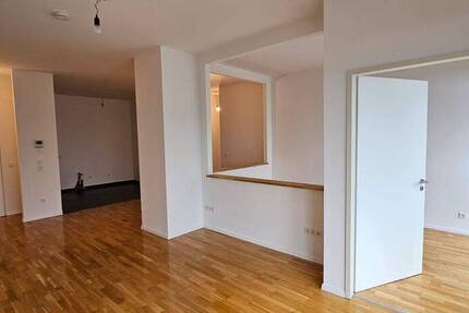 Sehr schöne sanierte 3 Zimmer Wohnung mit Balkon in Moers zu vermieten
