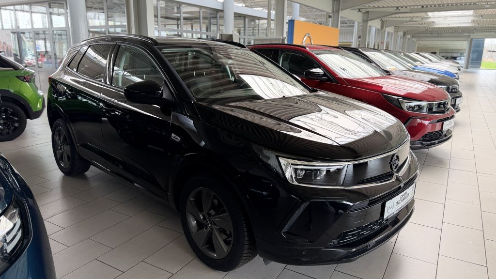 Opel Grandland (X) 14.098 km 22.490 &euro; Wilhelmshaven 26389