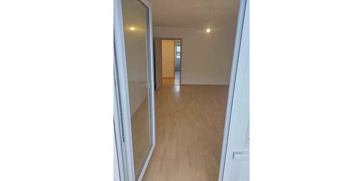 Neuwertige Wohnung mit Charme , ab sofort zu verkaufen 3 zimmer