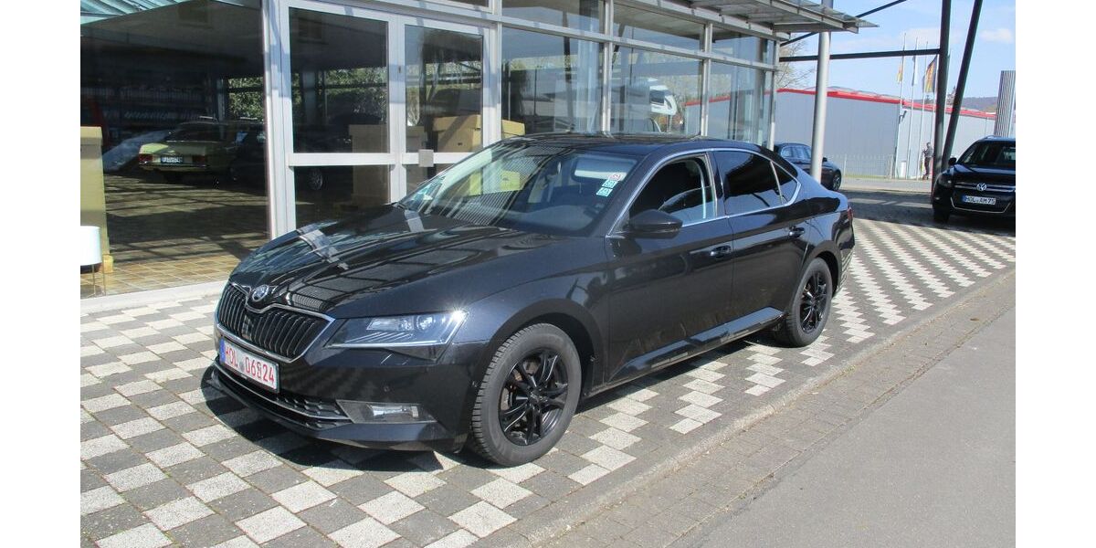 Skoda Superb 243.000 km 10.900 &euro; Stadtoldendorf 37627